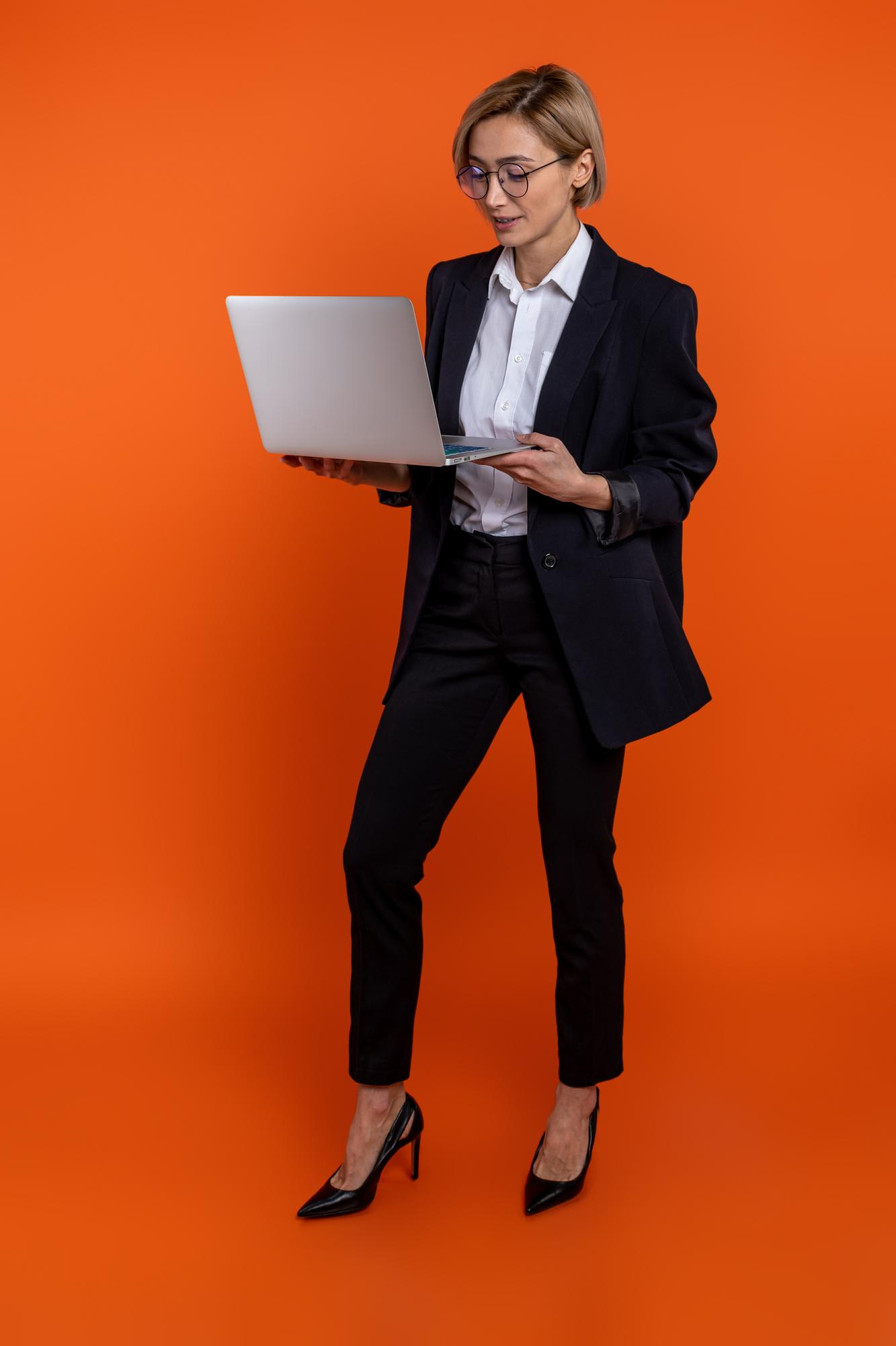 Professional working with SCOM interface